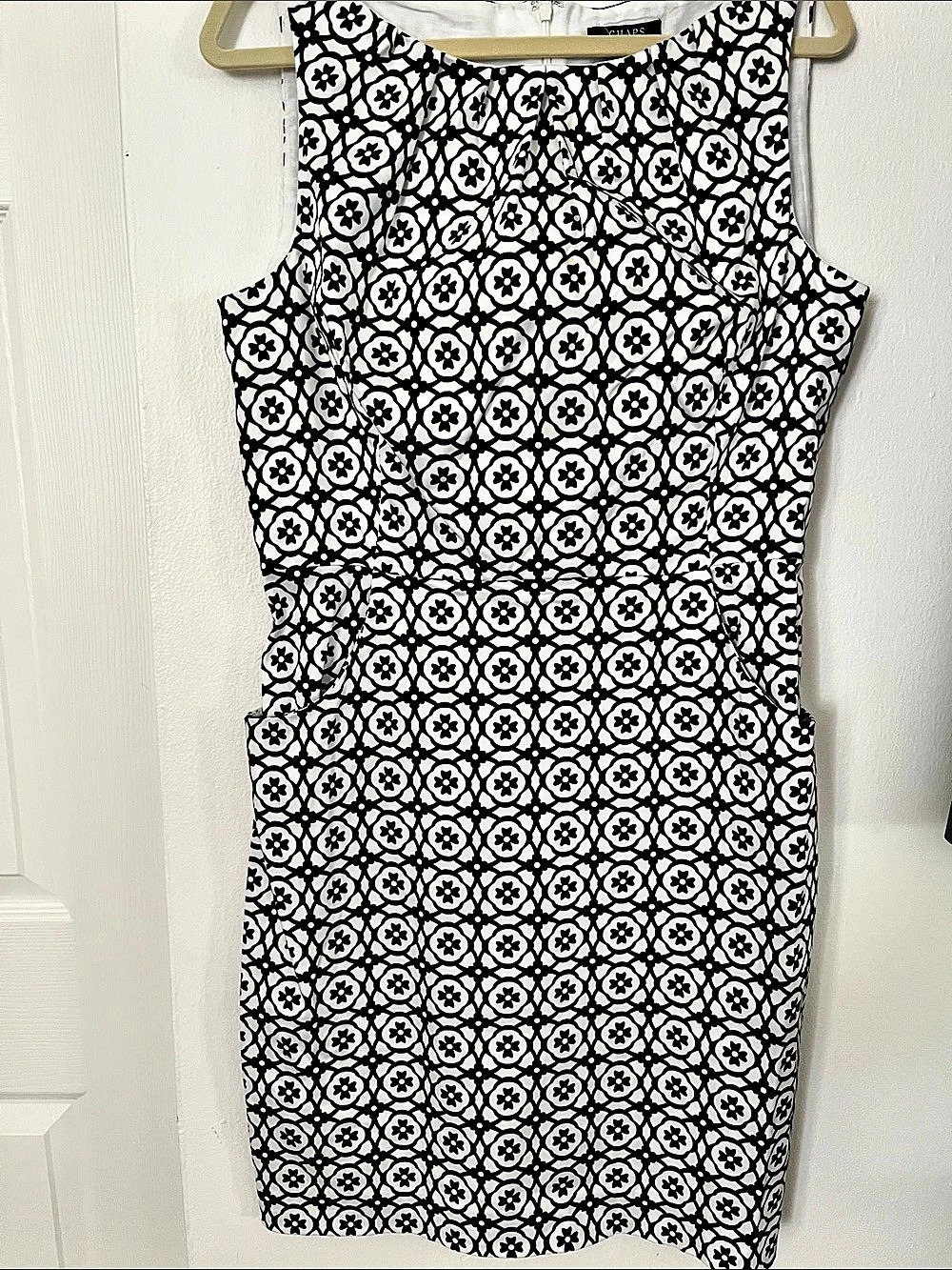 Chaps Floral Mini Dress in White & Black Size 16
